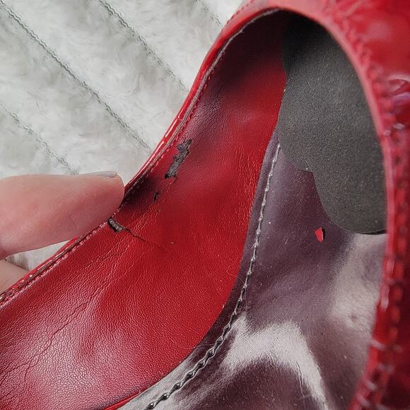 Gianni Bini Red Snakeskin Embossed Pumps Heels Size 6.5M Classic Round Toe Shoes - Picture 5 of 6